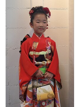 パリスパート2 七五三 高め スッキリ 可愛い 毛先カール ヘアアレンジ