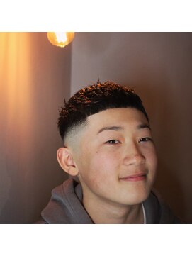 ユーゼンバーバーエアーストリームベース(YUZEN BARBER AIR STREAM BASE) クロップスタイル