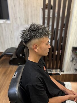 ライズヘアー(RISE HAIR) スキンフェード＋ハイライト＋ツイスト