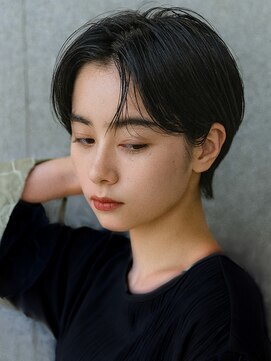 ルシード スタイル サーヴ(LUCIDO STYLE SERVE) センターパート大人かわいいハンサムショート黒髪