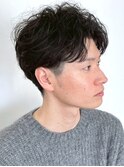 ナチュラルパーマ アップバング 黒髪ショート ツーブロック