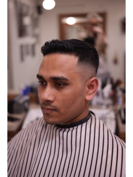 ザチョップショップ キチジョウジ(THE CHOP SHOP KICHIJOJI) テーパーフェードスキンフェードカットシェービング吉祥寺理容室