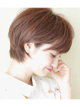 レウナ 外苑前(Reuna) 耳回りすっきり大人ショート【外苑前・青山・表参道】