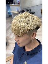 レイズ 名古屋(RAYS) ハイトーン刈り上げフェードスペインカールブリーチパーマ