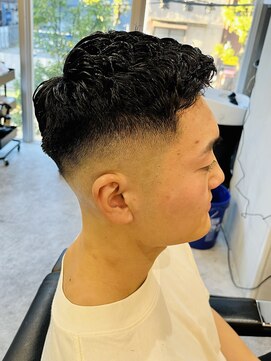 フランクスバーバーリザーブ 人形町店(FRANK’S BARBER RESERVE) ピンパーマミドルフェード　ｙ