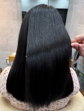 イシン(ISIN) 黒髪/縮毛矯正/髪質改善/インナーカラー[保土ヶ谷]