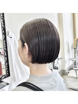 ヘアー キュア トランク(Hair Cure TRUNK) ミニボブ。ブラウンブラックカラー