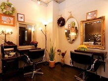 スノッブ(Snob)の雰囲気（アンティークな店内です）