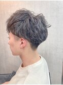 ラフなのにどこか惹かれるニュアンスパーマ/ツーブロック