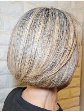 松本平太郎美容室 国立店 50代60代70代×レイヤーボブ×白髪ぼかしハイライト