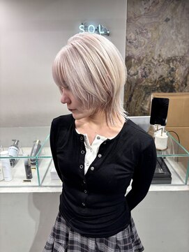 ソル ジングウマエ(SOL JINGUMAE) ホワイトカラー×ウルフカット