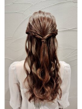サンジュウナナドシー 大宮東口店(37.0℃) 【結婚式・お呼ばれヘア】ゆるふわハーフアップアレンジ