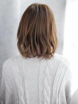 ナル 白山神社参道通り店(nalu) かきあげバングのキレイめカールスタイル