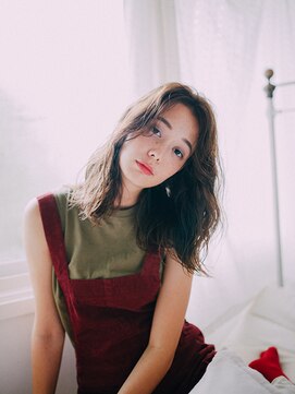 アウン 柏(a un) センターパート抜け感セミディ