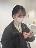 【Cuem菅原】耳掛け丸みショートボブヘムライトホワイトグレー