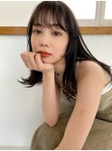 斜め前髪×暗髪ミディアムヘア　くびレイヤー