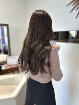 ビーハイブ 一番町店 アヴェダ(BEHIVE) 黒系の振袖に似合う大人っぽいブラウンベージュ