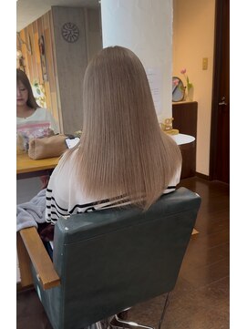 ローグ(Looog) 柔らかさのあるホワイトベージュ