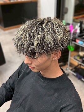 イーラ アメ村店(era) ツイストスパイラルパーマ/メンズ/刈り上げ/眉毛/ツイスト