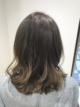 アズール 草加(azule) ブラウンベージュのグラデーションカラー