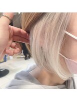 ネオリーブ モカ 川崎チネチッタ店(Neolive mocca)&nbsp;インナーカラー　ホワイト　白　ホワイトアッシュ　ショートヘア