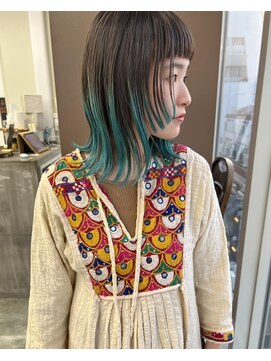 ヨロヘアー(YOLO hair) 顔まわりレイヤー×エメラルド