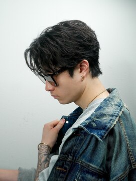 イーラ(era) フェザーショートパーマ/メンズ/刈り上げ/眉毛/ツイスト