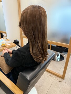 リュクスバトーバイトリコ 船橋南口店(Luxe BATEAU by tricot) ミルクティーベージュ/20代30代40代