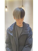 エラ(Ella)&nbsp;髪質改善×ホワイトブラックで魅せるモード感