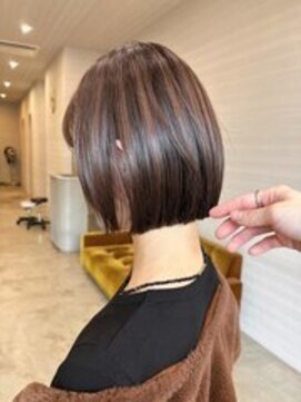 ハイライトが映える艶ボブ