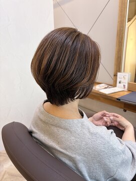 琥珀 大人ショートボブ×白髪ぼかしカラー