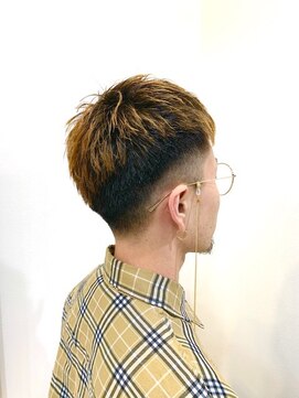 タヤ 尼崎店(TAYA) スーツにも合うお洒落ショート×フェードカット/TAYA尼崎