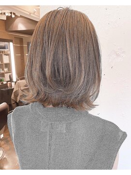 ティーシェル(TIECHEL) 簡単スタイリングラベンダーグレージュカラーくびれレイヤーボブ