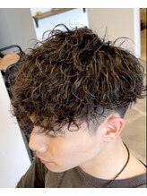 鉄板の波巻にスタイル！波打ちのの大きさで印象が変わる波巻きパーマ〈ショート〉