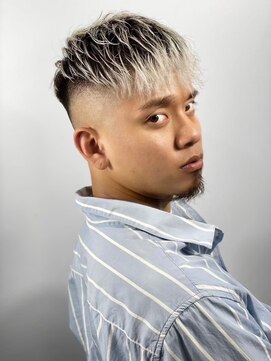 ヒロ銀座 バーバーショップ 札幌本店(HIRO GINZA BARBER SHOP) メンズショートビジネスツーブロックセンターパートフェード