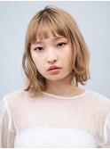 前髪似合わせ顔周りカットレイヤーカットハイトーンベージュボブ