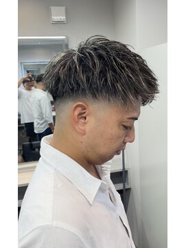 ハーツ バイ レックス 中野(HEARTS by rex) ホワイトハイライト スキンフェード