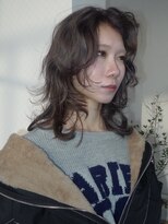 ドロップ(drop)&nbsp;ミディアムレイヤー　グレージュ　レイヤーカット（青山表参道）