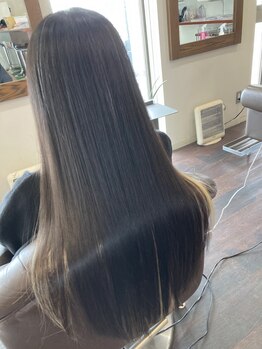 アワーズ(Ours)の写真/憧れのストレートヘアへ！髪質改善美髪ストレートで、トリートメントを入れ込む極上体験を♪ (39文字)
