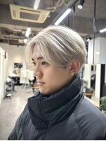 ジーニー 横浜(giinii)&nbsp;ホワイトブロンドセンターパート/横浜/メンズカラー