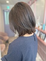 フラワーズ(Flowers)&nbsp;ミディアムレイヤー オリーブアッシュ 髪質改善 艶髪 20代 30代