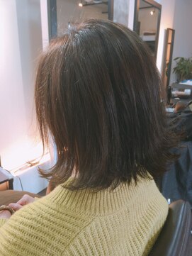 ロンド(Le rond) マットグレーな外ハネボブ