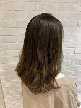 コム(com by neolive) ブリーチグラデーション×ベージュ