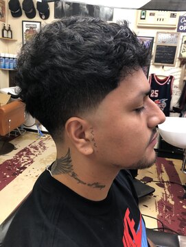 フーエバー(WHOEVER-19) low fade parm