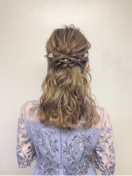 オアシス ガーデン 大和店(Oasis GaRDEN) ドレスに合わせた髪飾り