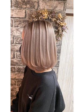 ヘアビューティースタジオ ラルガ(Hair beauty studio Raruga) ミルクティーカラー