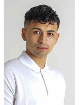 にもう 前下がりパーマダウンバングスパイラルパーマスキンフェード1-2