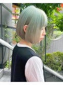 ワンレングスボブ_ペールグリーン_ハイトーンカラー_カールボブ