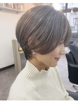 ゲイン(Gain)&nbsp;ショートカット白髪ぼかしダブルカラーハイライトレイヤーカット