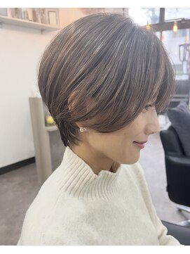 ゲイン(Gain) ショートカット白髪ぼかしダブルカラーハイライトレイヤーカット